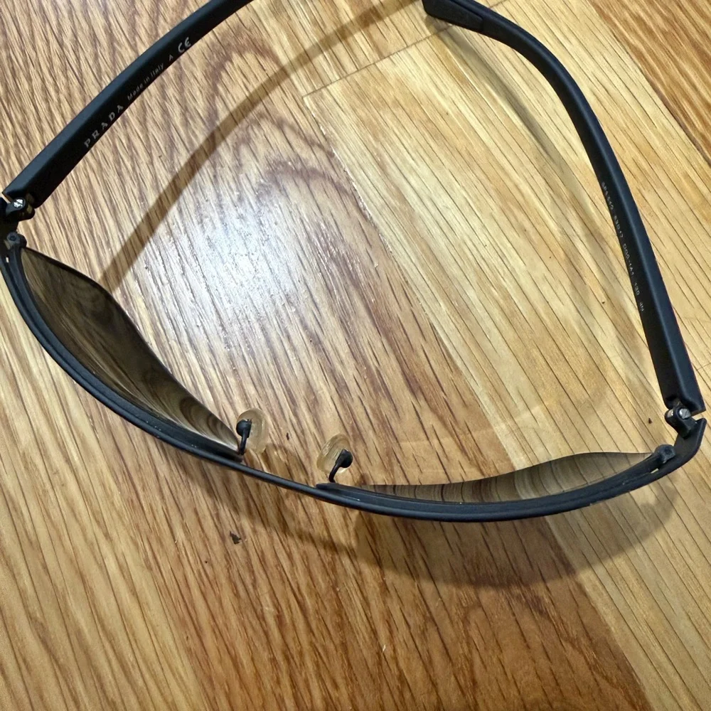Classic Black Sunglasses with Dark Lenses